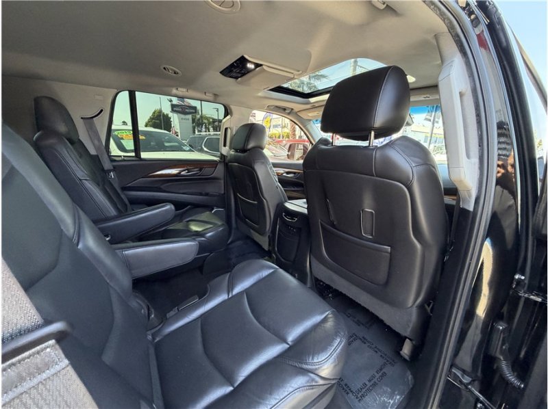 Used 2017 Cadillac Escalade Premium Luxury RWD image 27