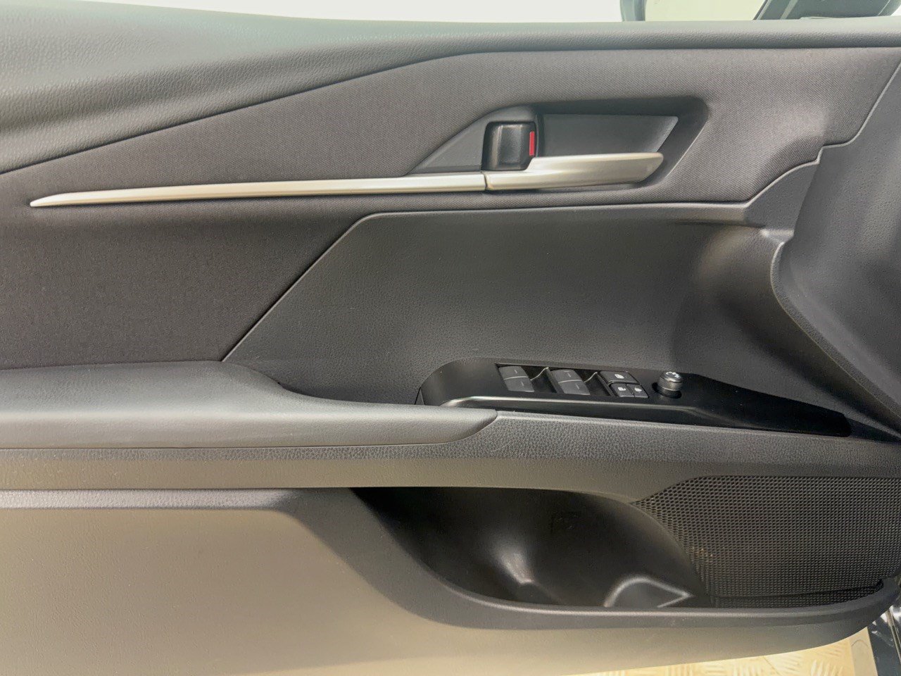 Used 2025 Toyota Camry LE FWD image 14