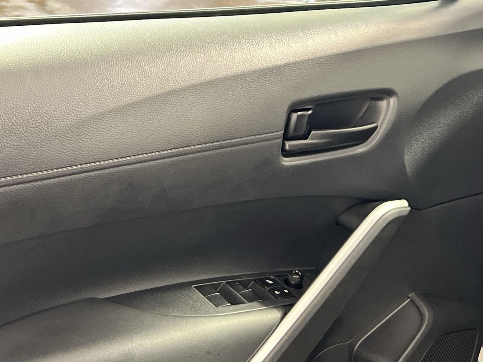 Used 2025 Toyota Corolla Cross AWD Hybrid image 15
