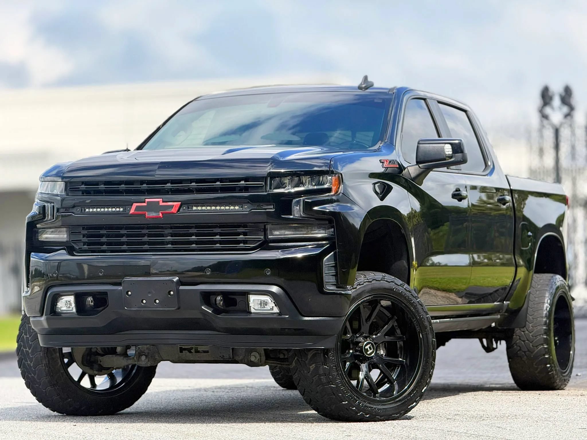 Used 2020 Chevrolet Silverado 1500 RST AWD/4WD image 2