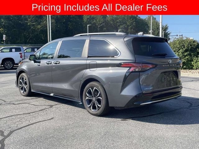 Used 2025 Toyota Sienna Platinum AWD/4WD image 3