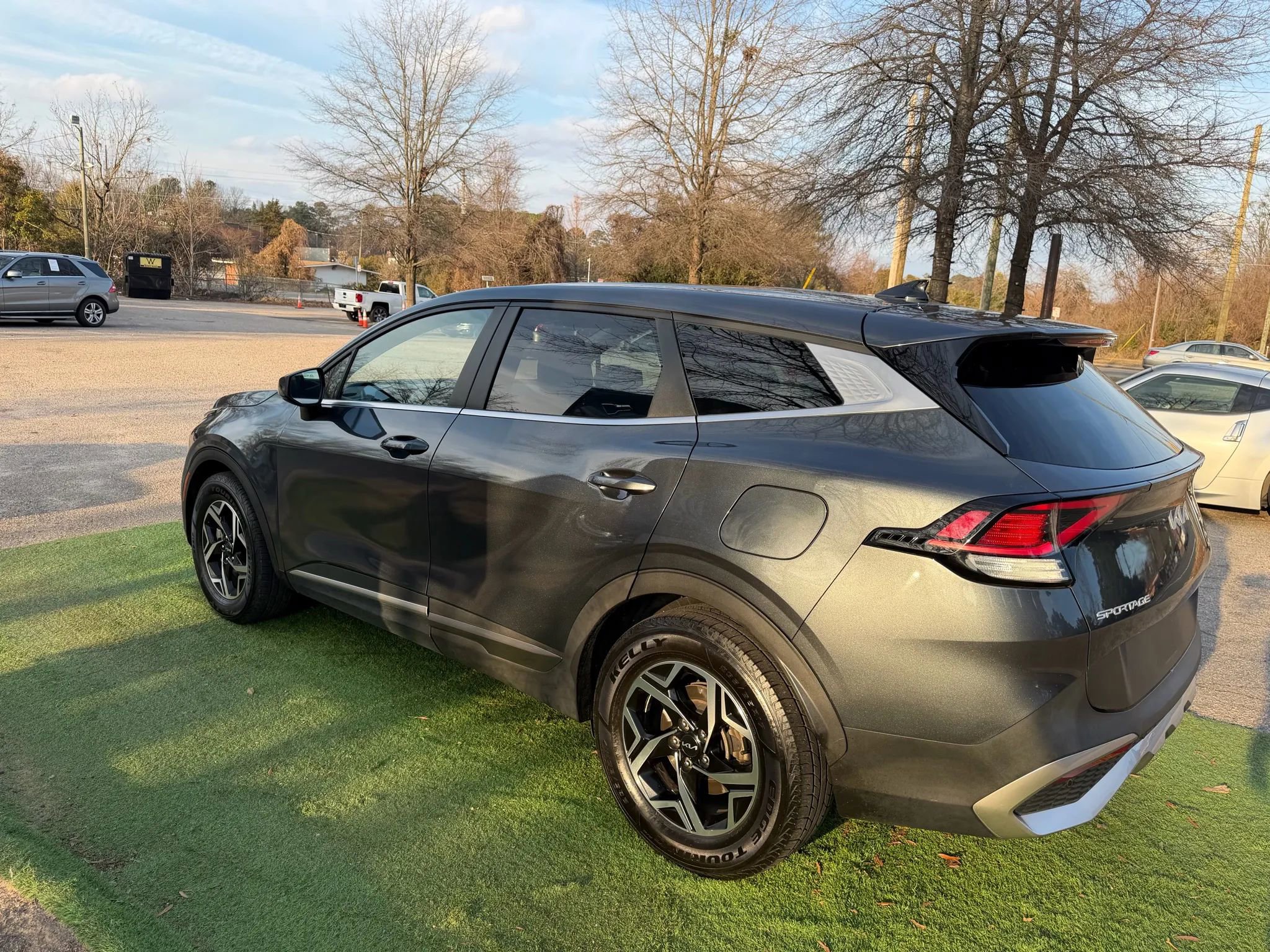 Used 2023 Kia Sportage LX image 5