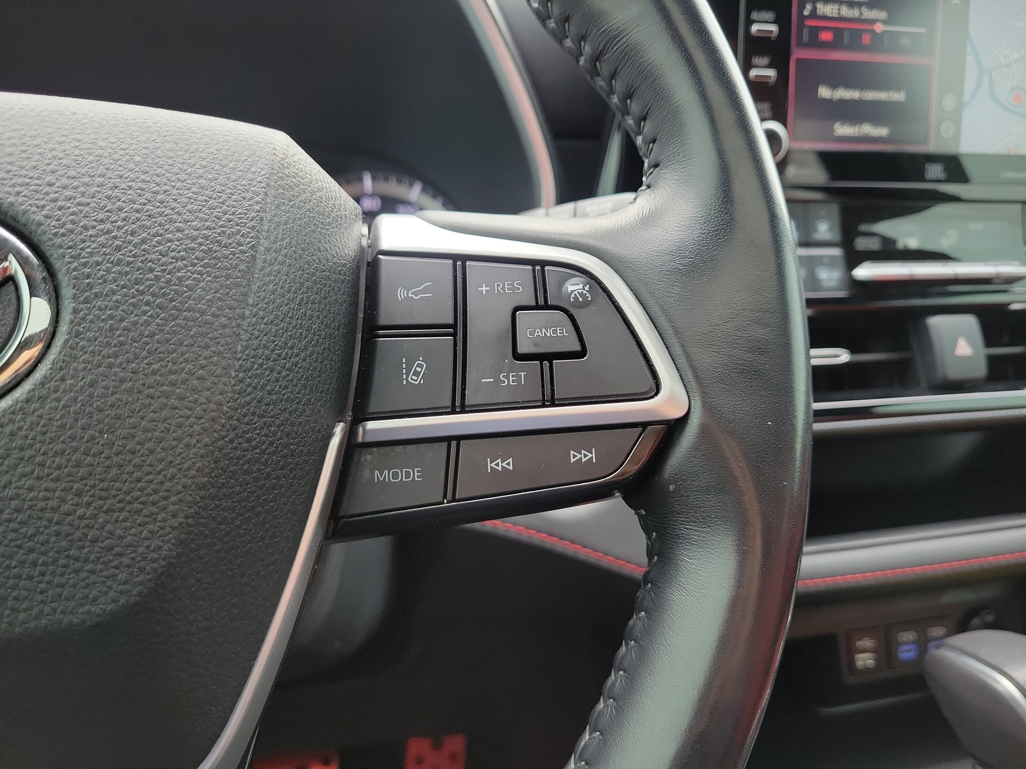 Used 2022 Toyota Highlander XSE image 25