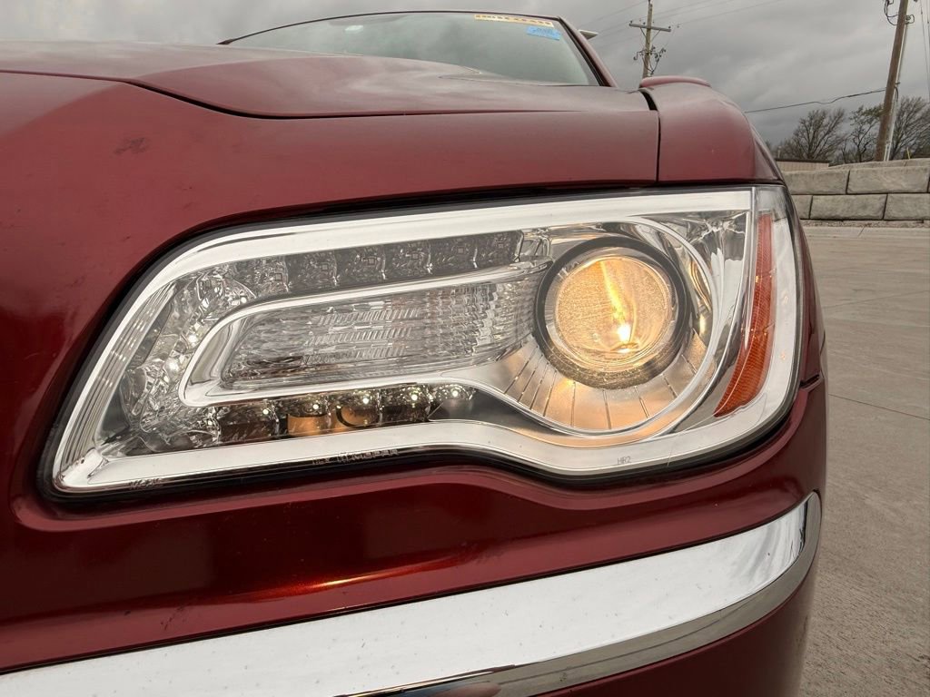 Used 2014 Chrysler 300 image 9