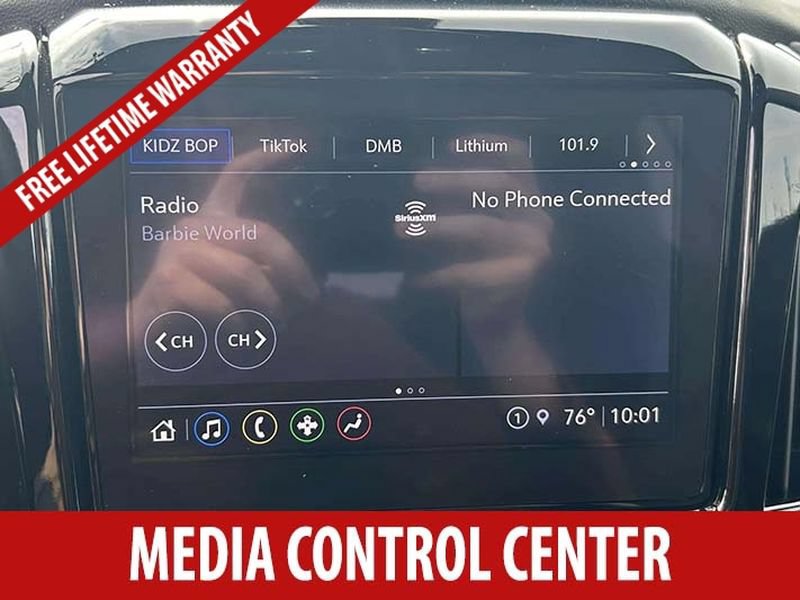 Used 2023 Chevrolet Traverse LT FWD image 9