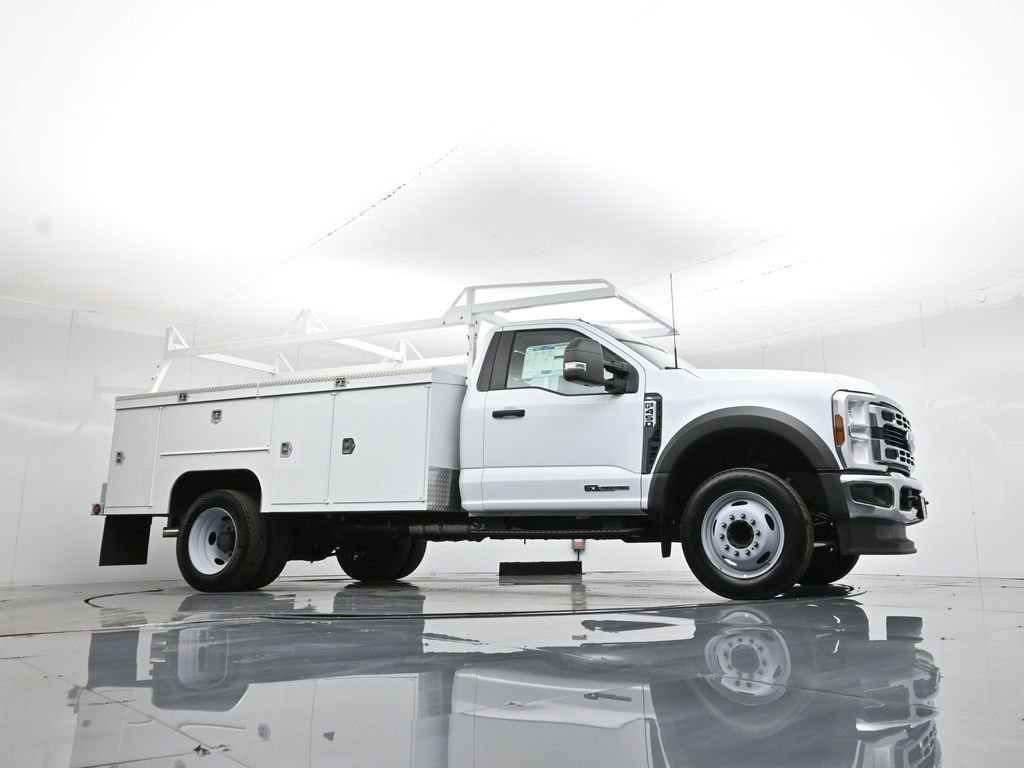 New 2025 Ford F450 XL w/ XL Chrome Package RWD image 3