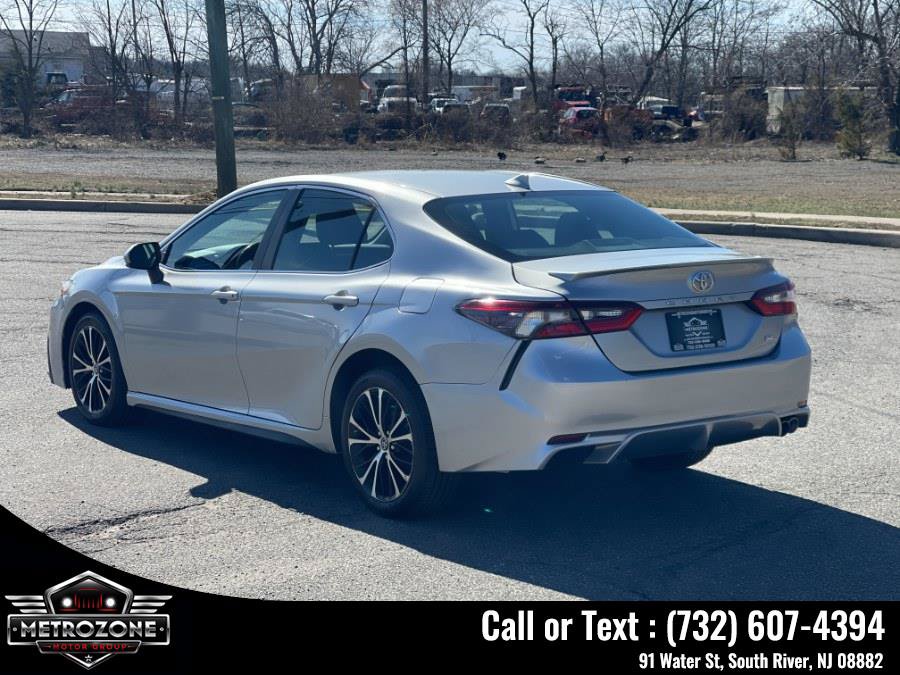 Used 2021 Toyota Camry SE FWD image 4