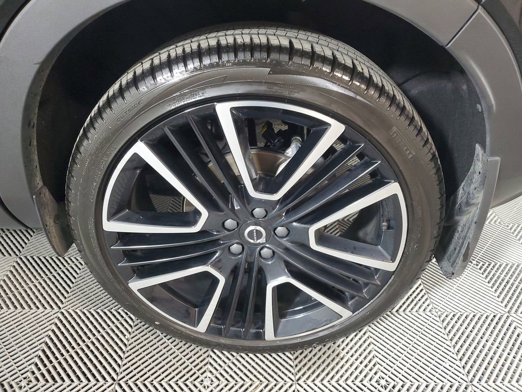 Certified 2026 Volvo XC40 B5 Ultra w/ Climate Package image 13