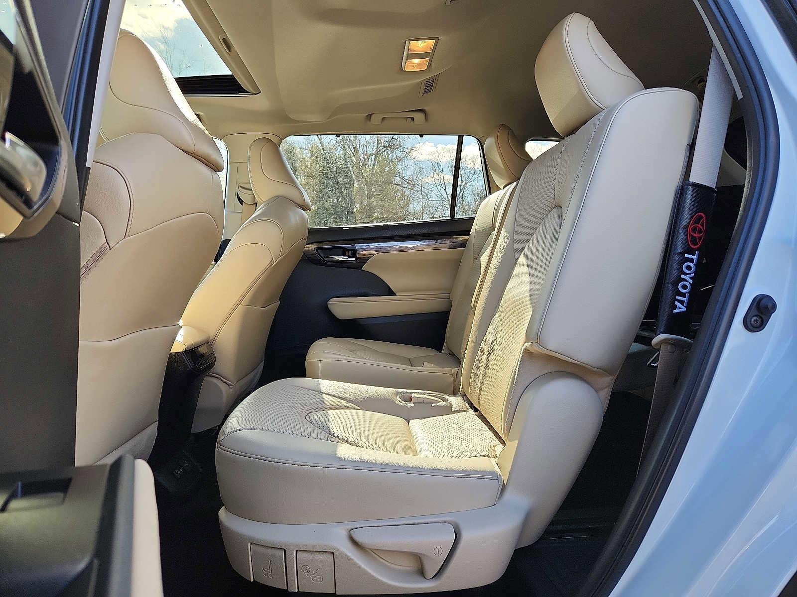 Used 2024 Toyota Highlander Limited image 10