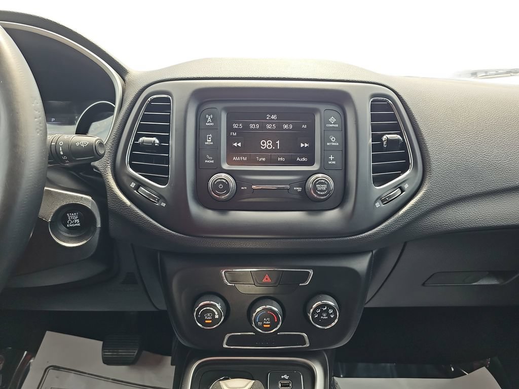 Used 2018 Jeep Compass Latitude w/ Trailer Tow Group AWD/4WD image 19