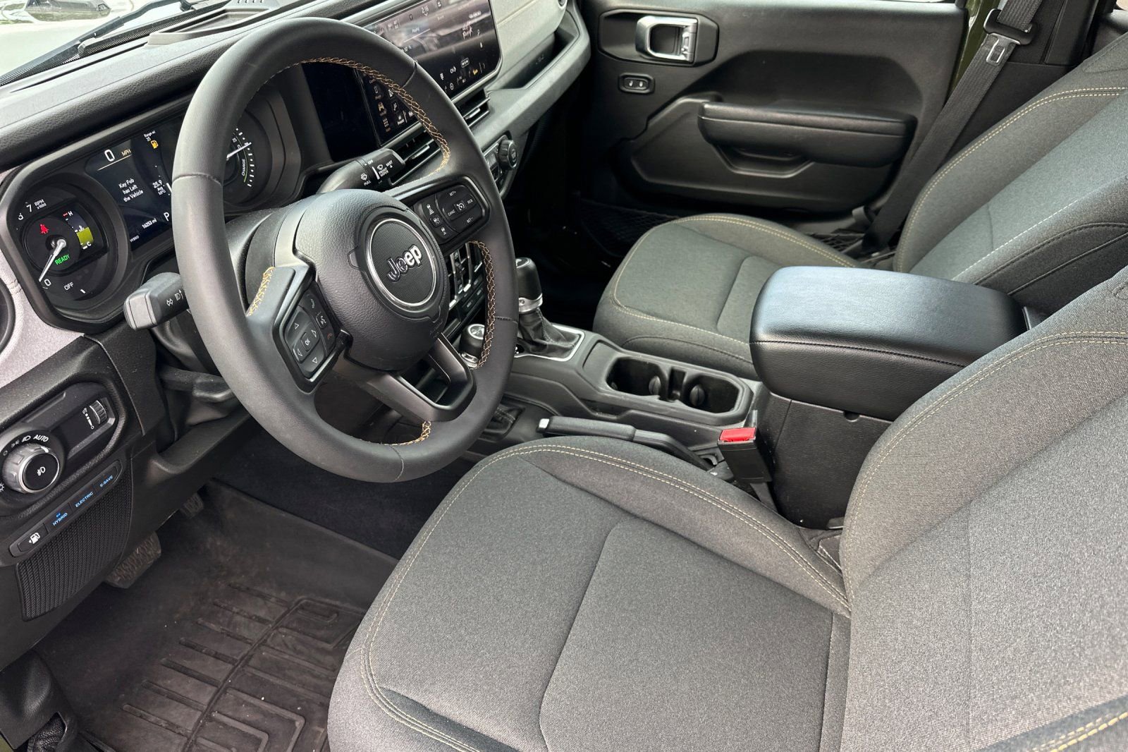 Used 2024 Jeep Wrangler Unlimited w/ Technology Group image 10