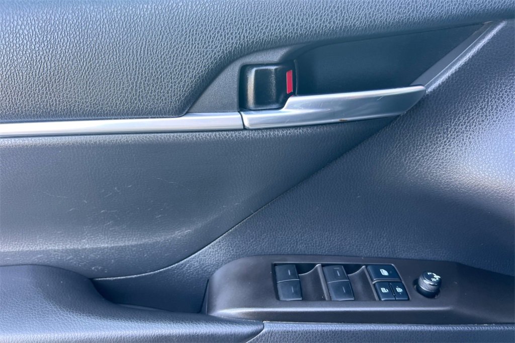 Used 2022 Toyota Camry SE image 13