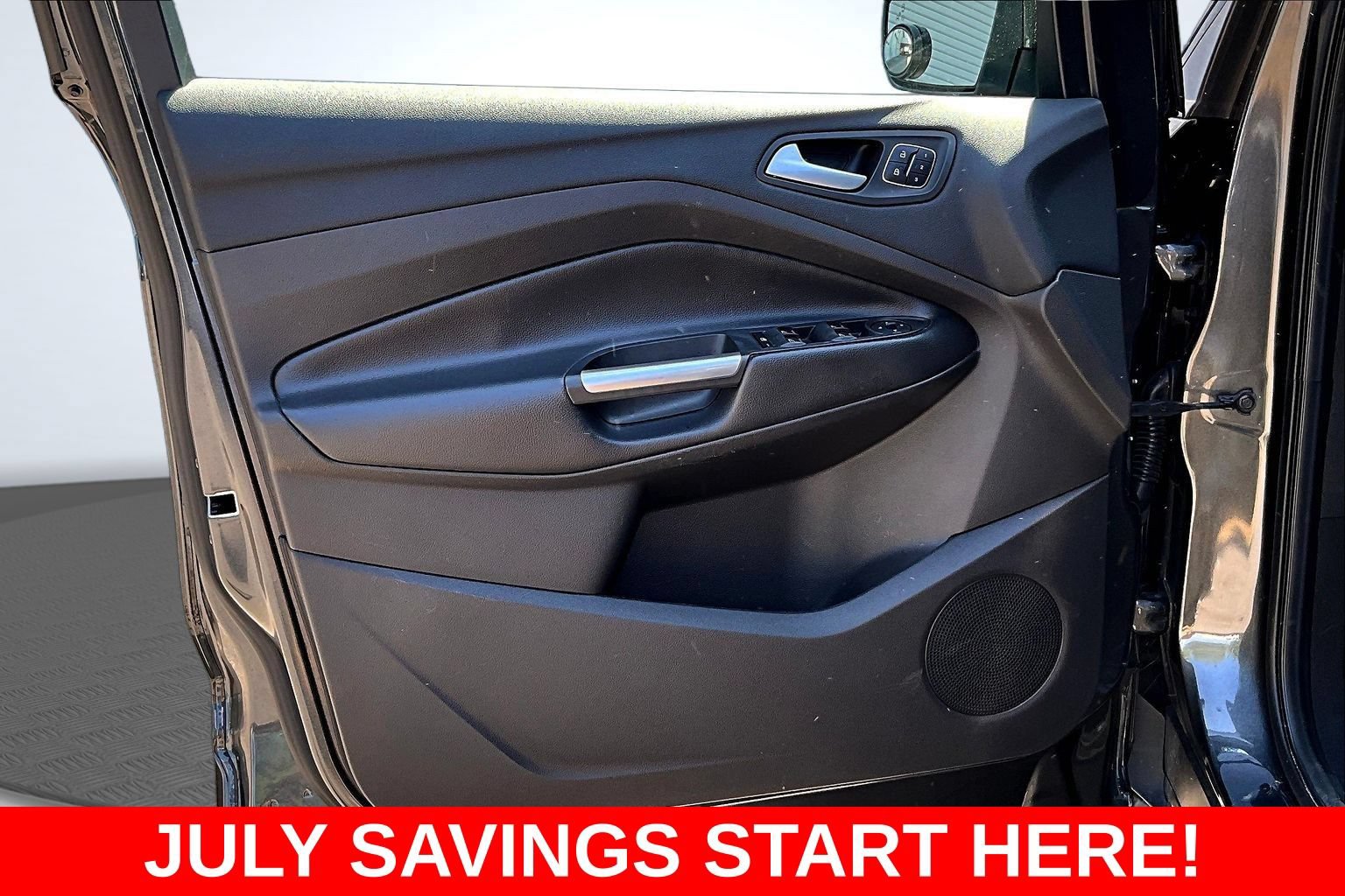 Used 2018 Ford Escape Titanium w/ Ford Safe & Smart Package AWD/4WD image 16