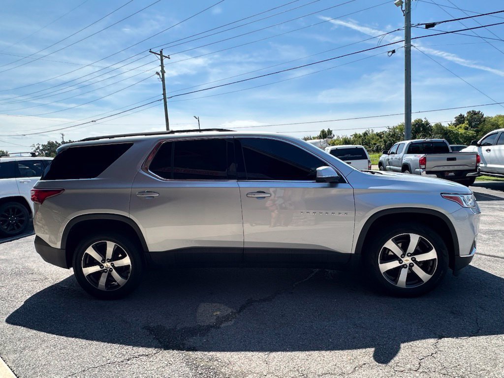 Used 2021 Chevrolet Traverse LT w/ LT Premium Package FWD image 11