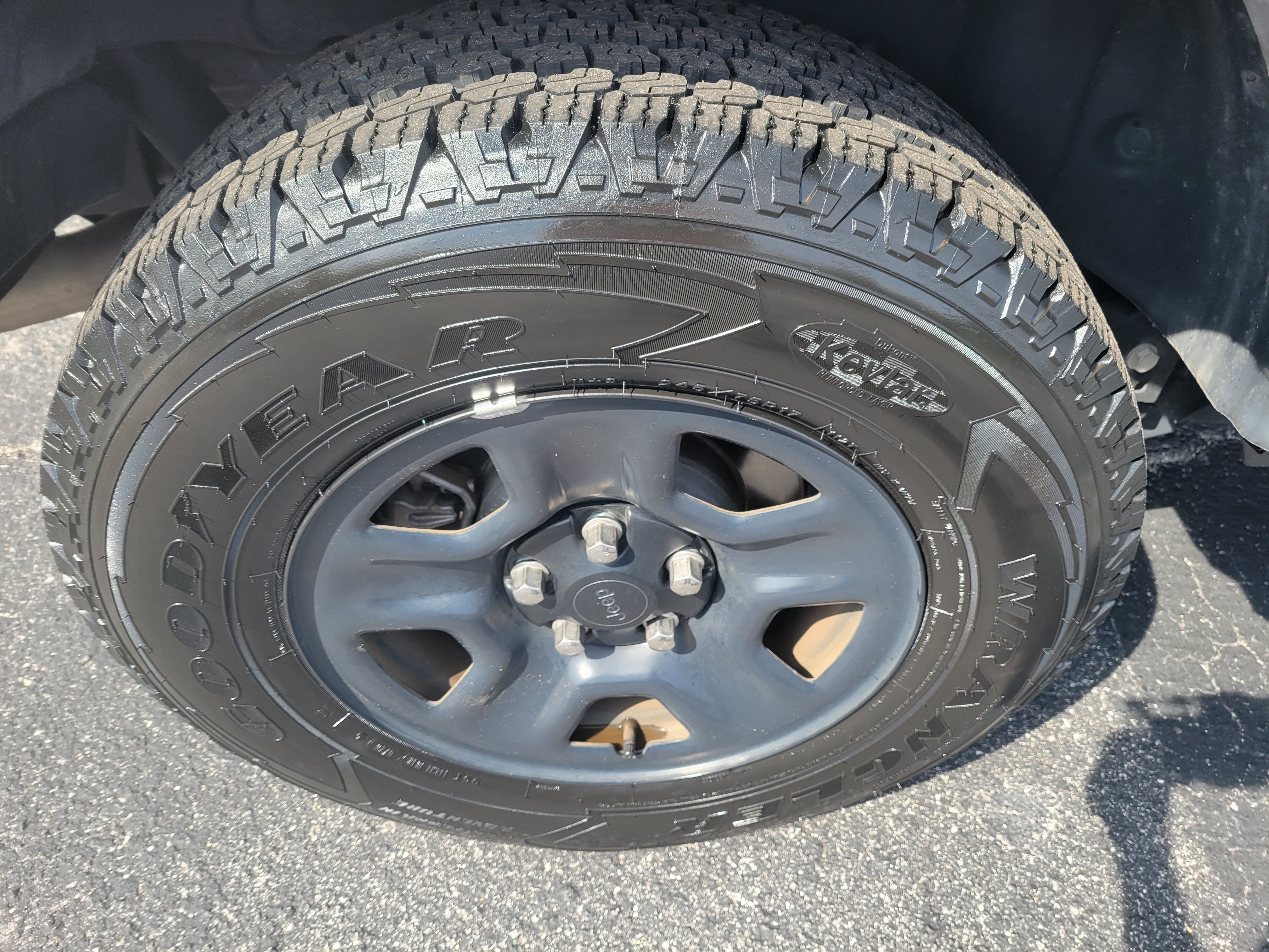 Used 2022 Jeep Wrangler Sport AWD/4WD image 31