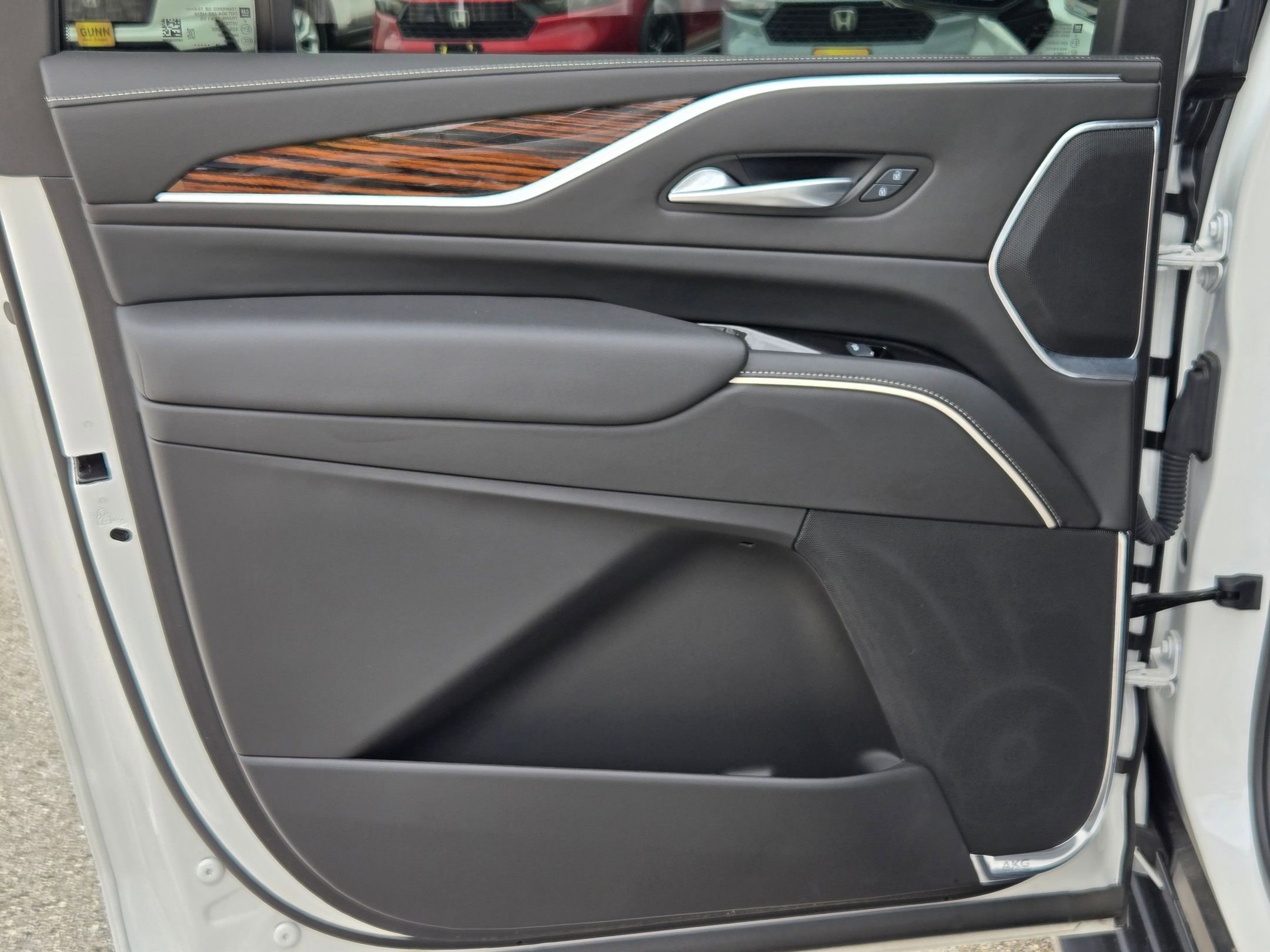 Used 2024 Cadillac Escalade ESV Premium Luxury AWD/4WD image 15