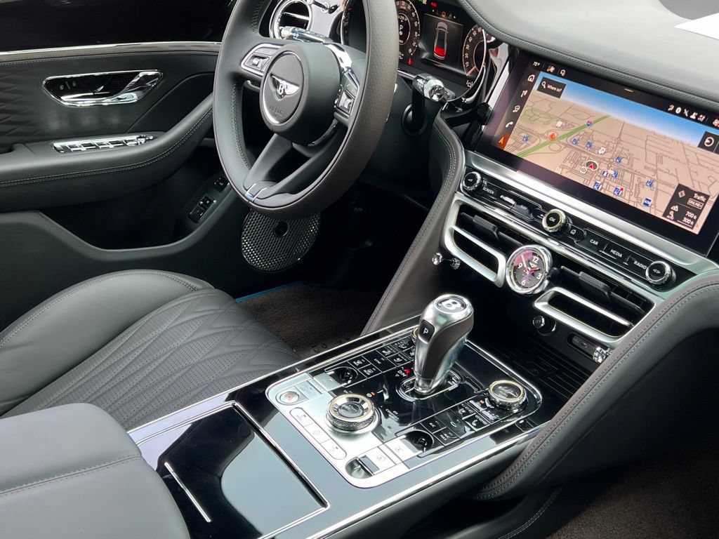 Used 2026 Bentley Flying Spur Plug-In Hybrid AWD/4WD image 2