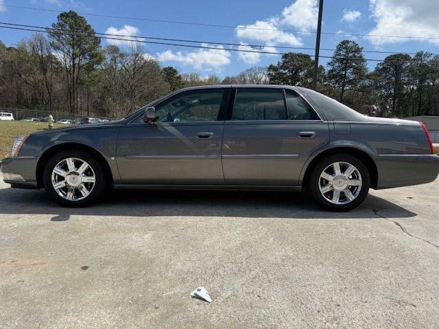 Used 2007 Cadillac DTS Luxury I w/ Trunk Convenience Package image 2
