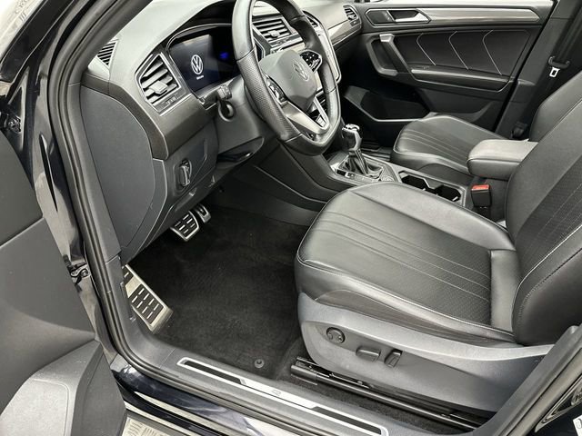 Used 2023 Volkswagen Tiguan SE R-Line image 12