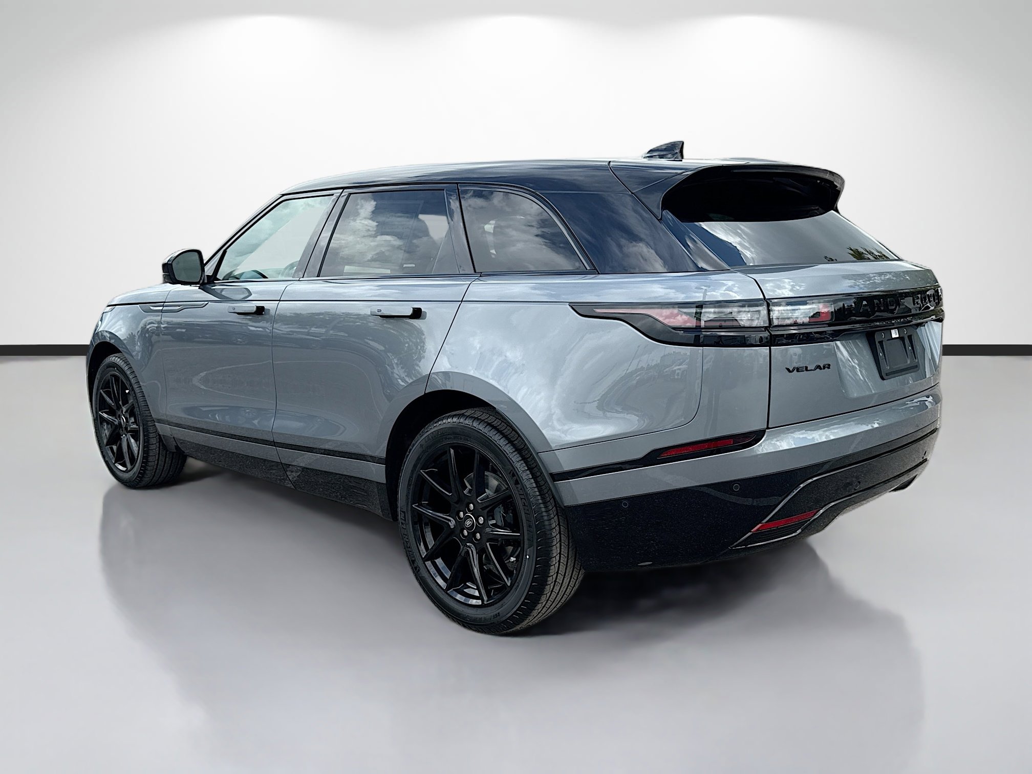 New 2026 Land Rover Range Rover Velar Dynamic SE AWD/4WD image 3