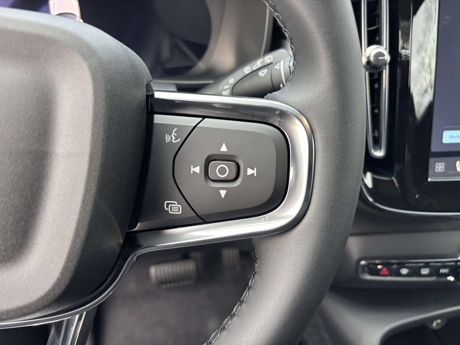 New 2026 Volvo XC40 B5 Ultra w/ Protection Package Premier AWD/4WD image 17