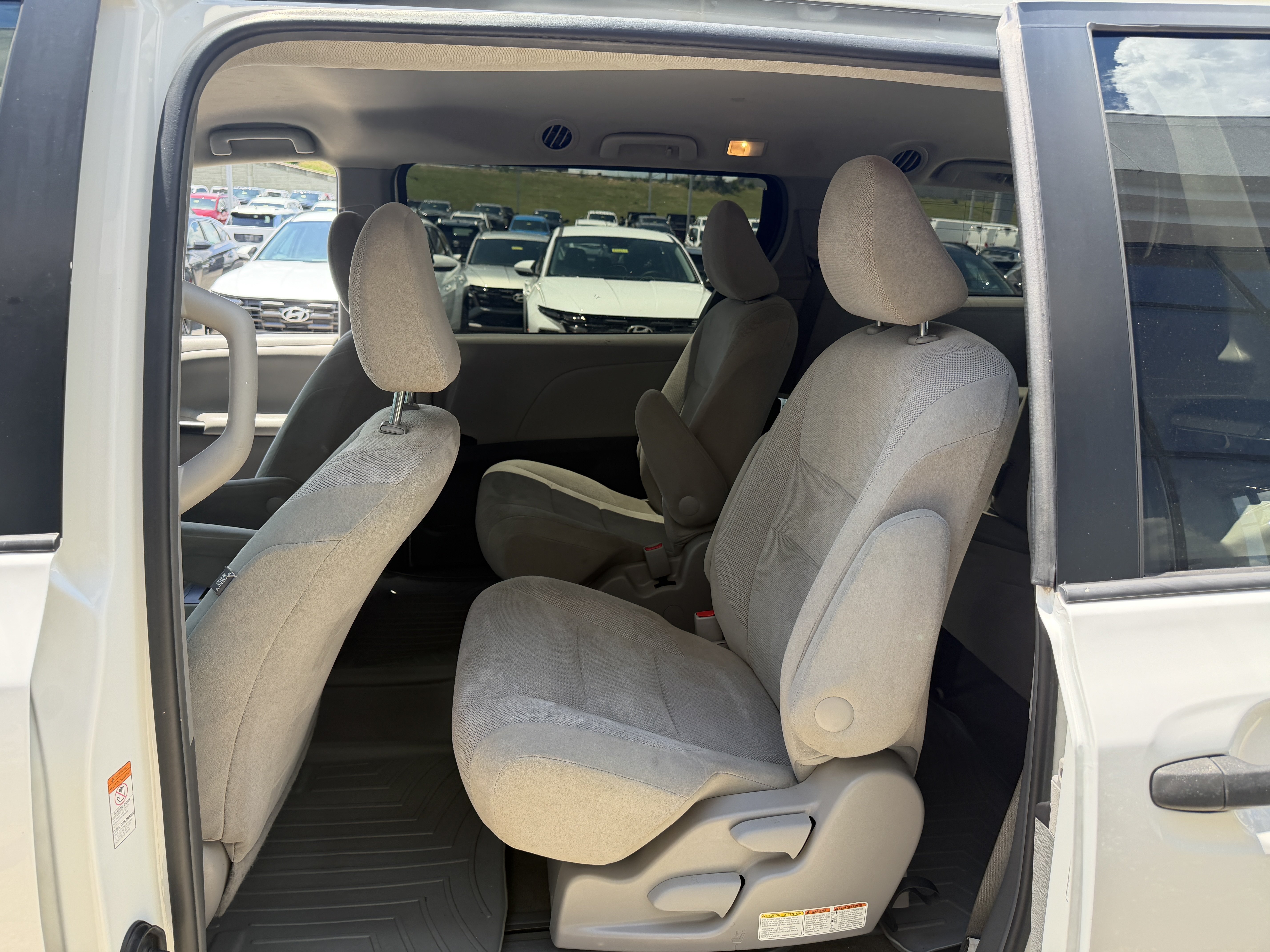 Used 2017 Toyota Sienna L FWD image 26