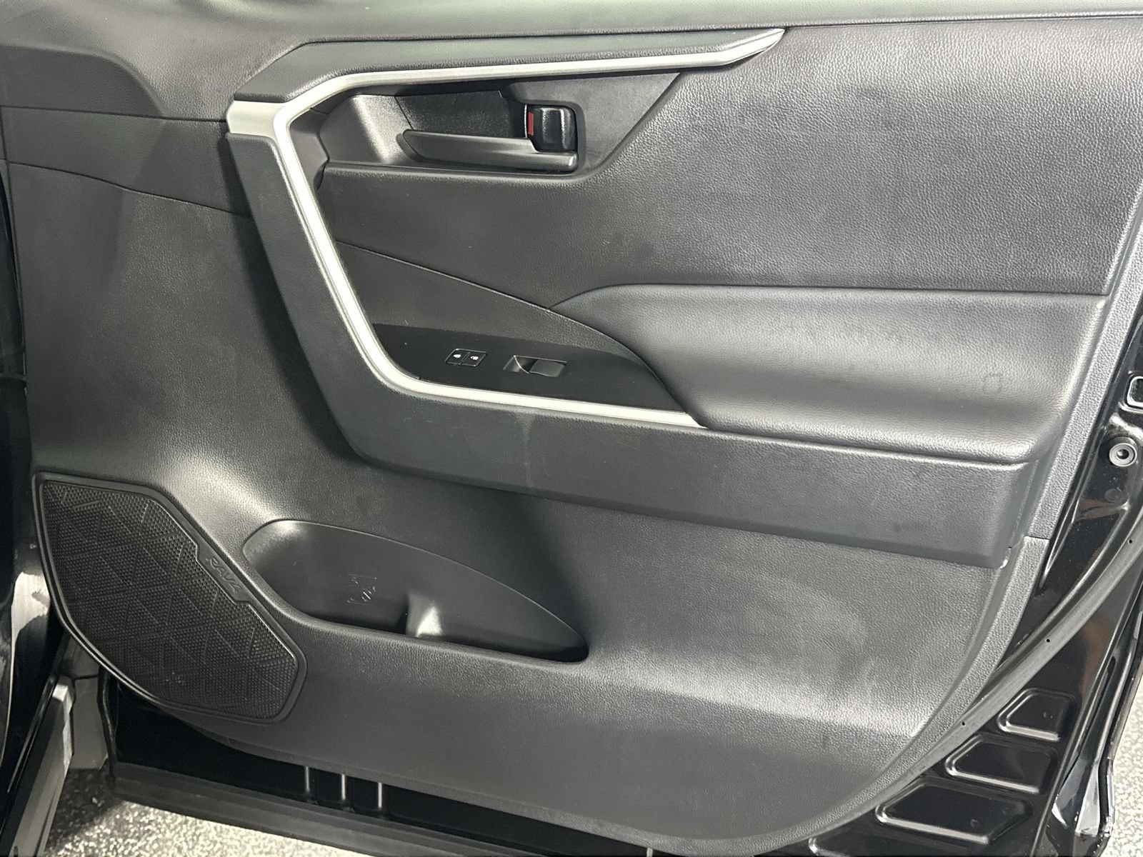 Used 2024 Toyota RAV4 LE FWD image 30