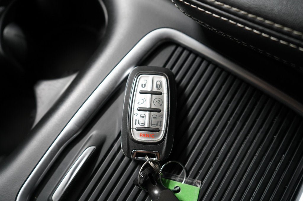 Used 2024 Chrysler Pacifica Limited FWD image 26