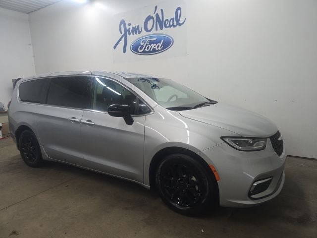 Used 2024 Chrysler Pacifica Touring-L