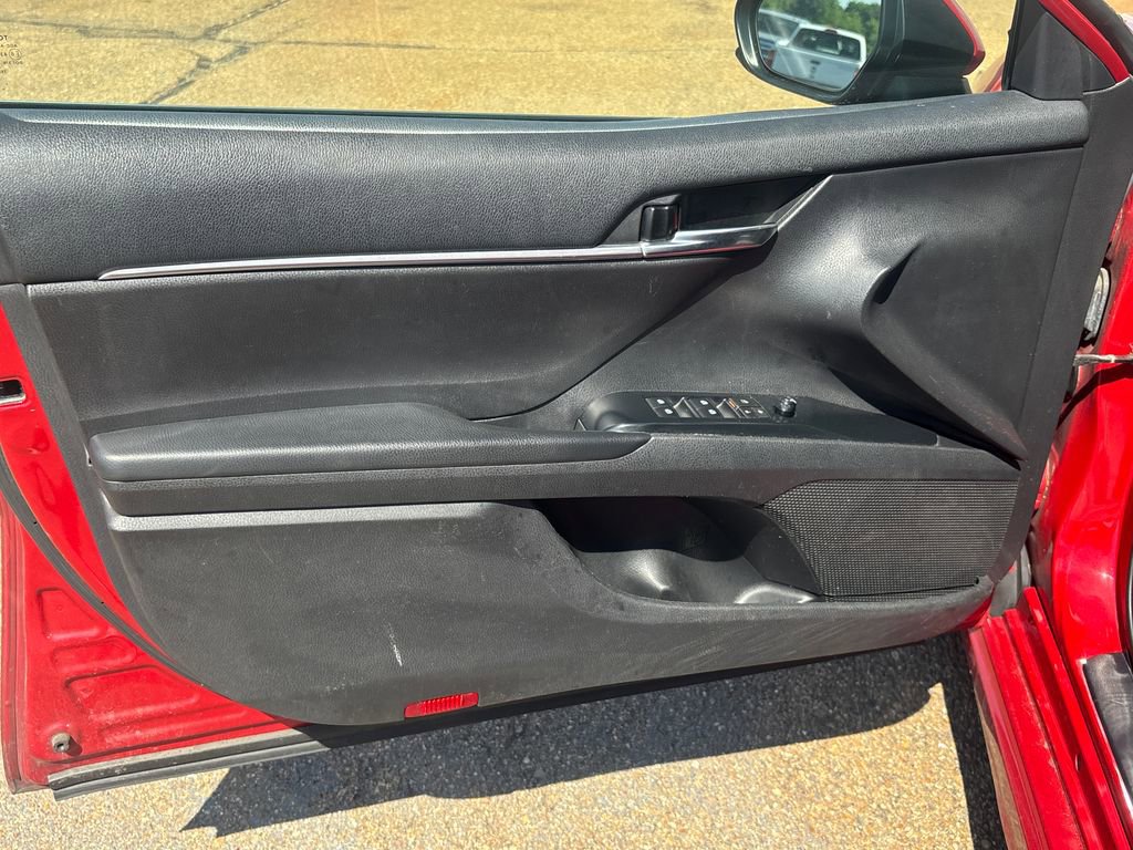 Used 2020 Toyota Camry SE FWD image 6