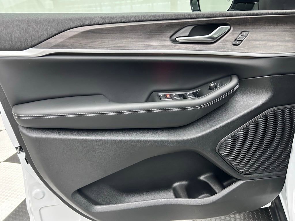 New 2025 Jeep Grand Cherokee Limited image 10