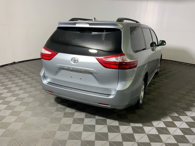 Used 2019 Toyota Sienna LE w/ LE Preferred Package image 9