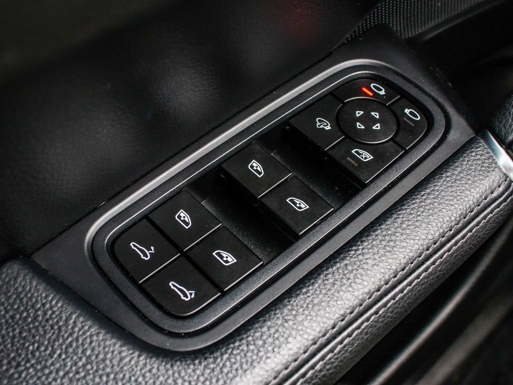Used 2023 Porsche Cayenne w/ Premium Package AWD/4WD image 10