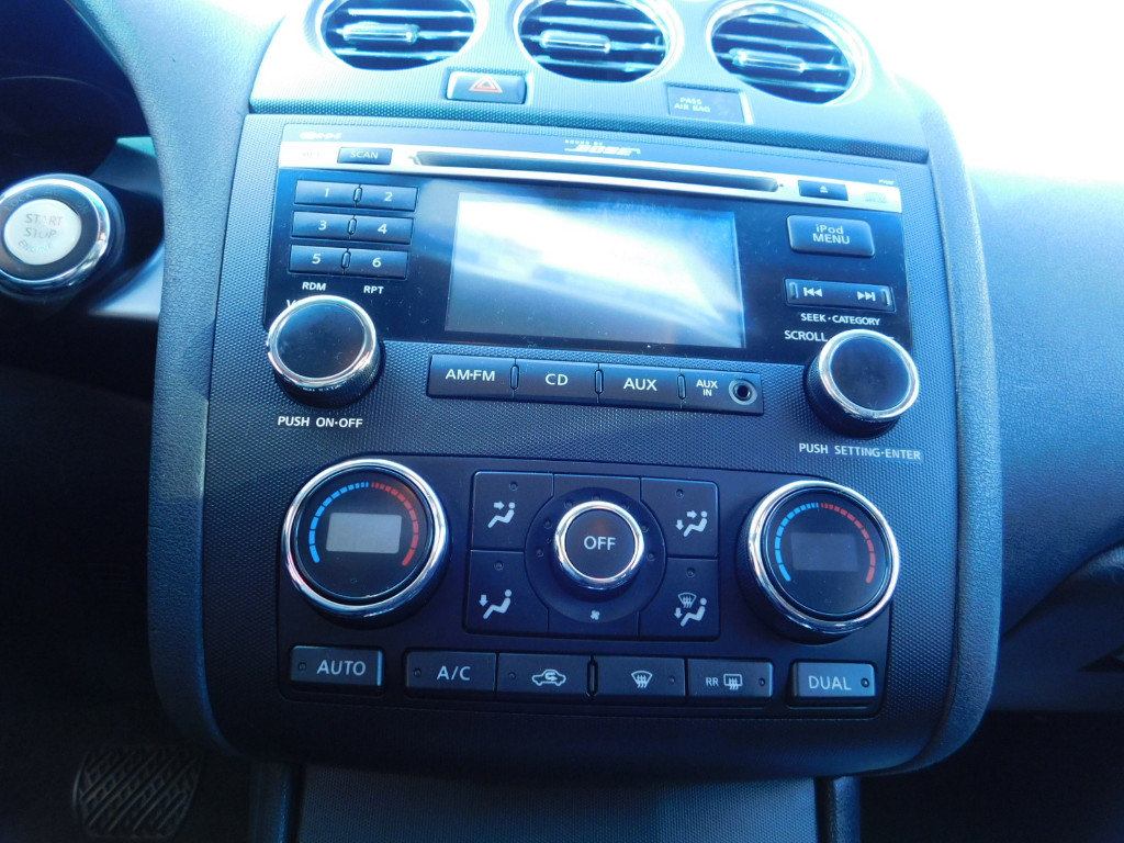 Used 2010 Nissan Altima 2.5 S w/ Premium Pkg FWD image 13