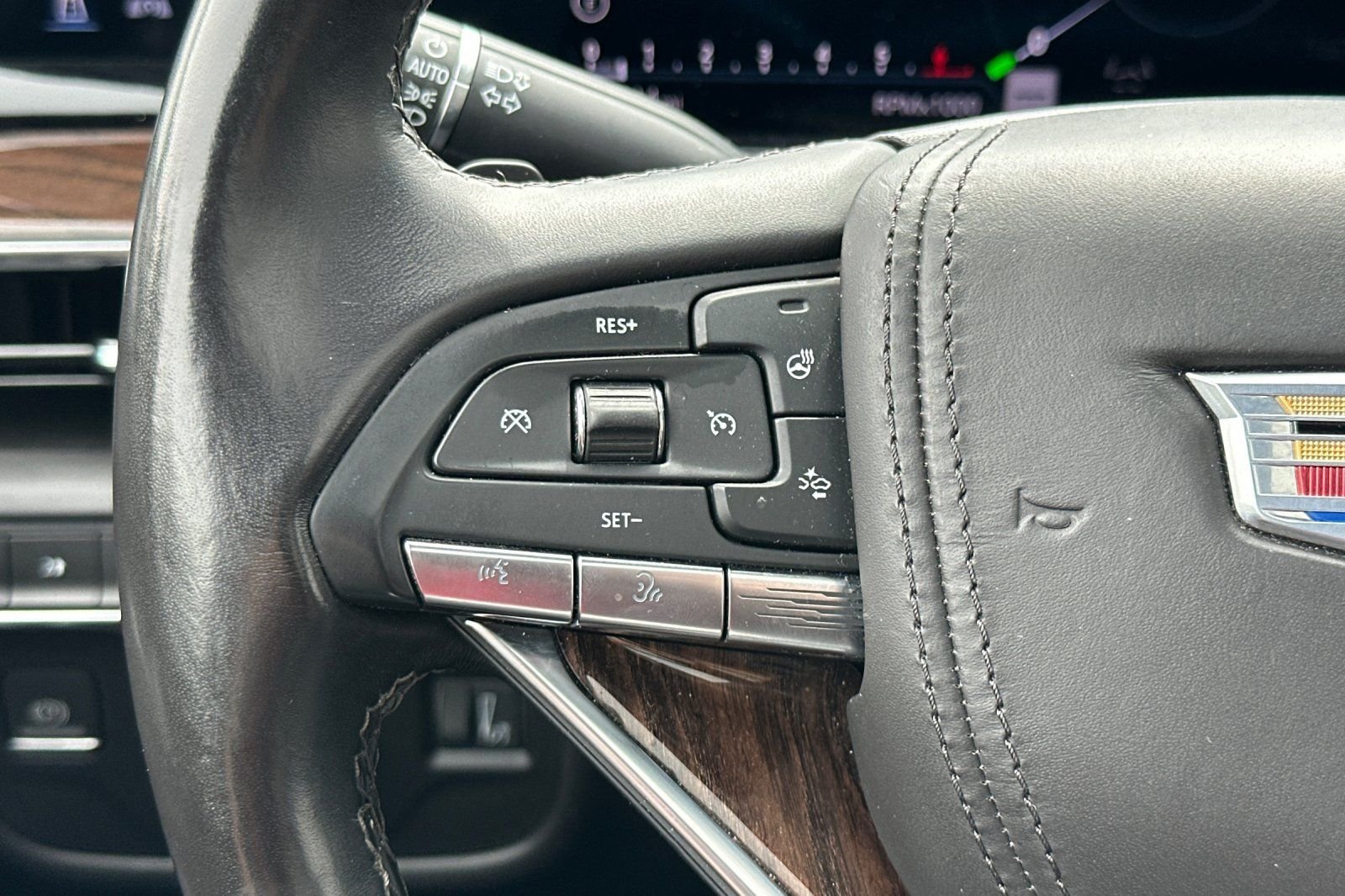Used 2023 Cadillac Escalade Premium Luxury Platinum AWD/4WD image 31