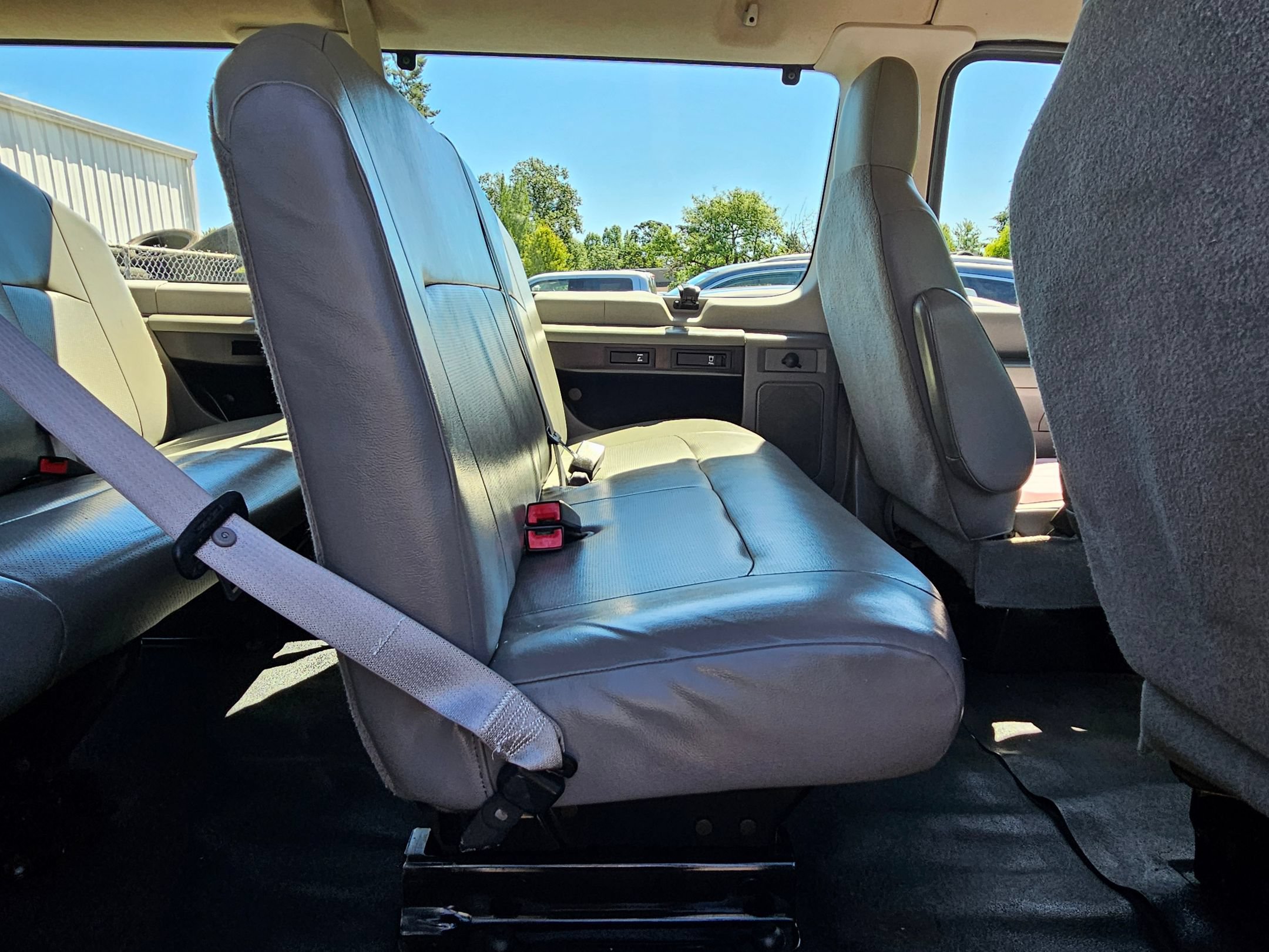 Used 2012 Ford E-150 and Econoline 150 Wagon w/ PWR Windows & Locks Group RWD image 24