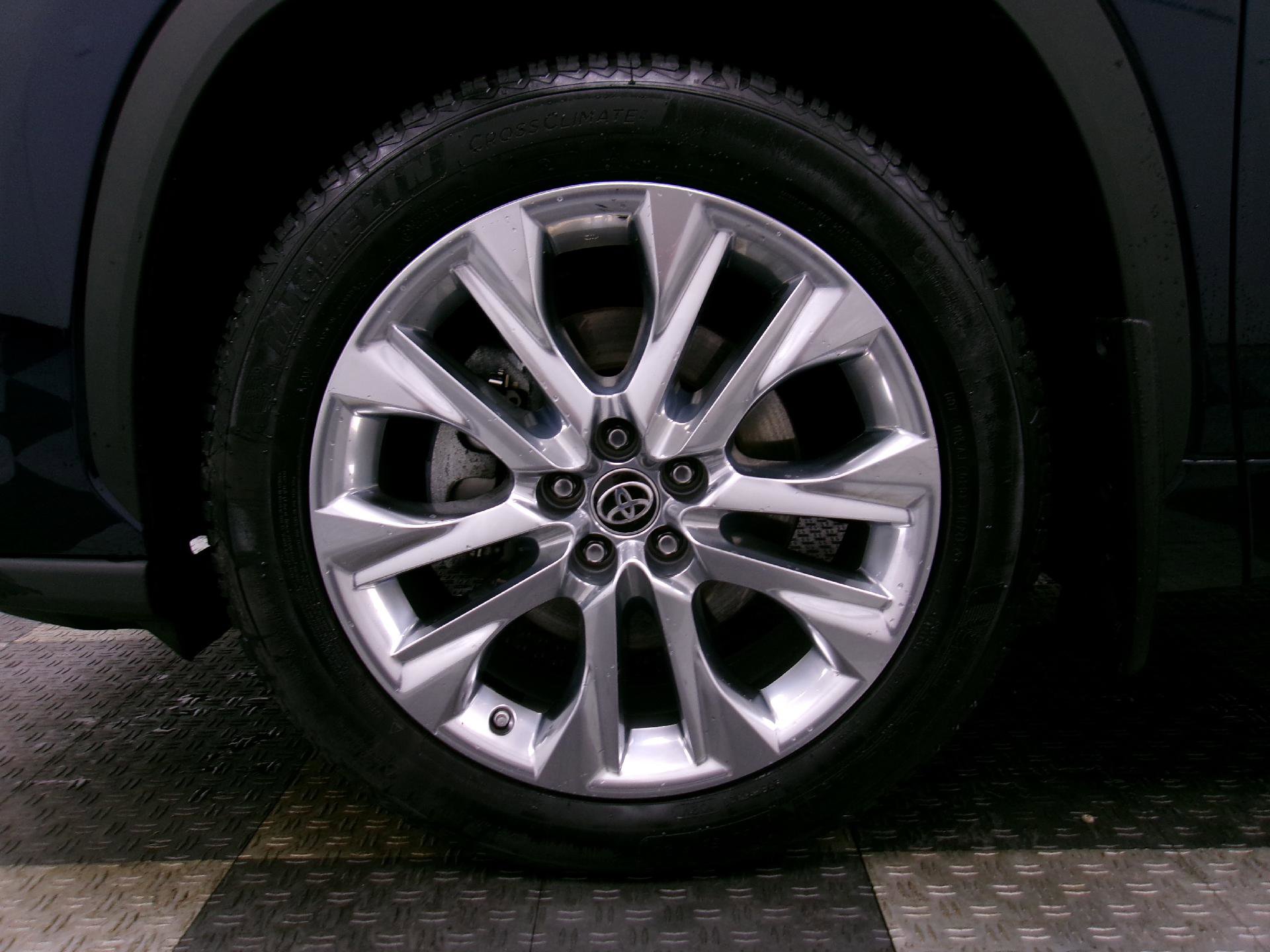 Used 2021 Toyota Highlander Limited image 19