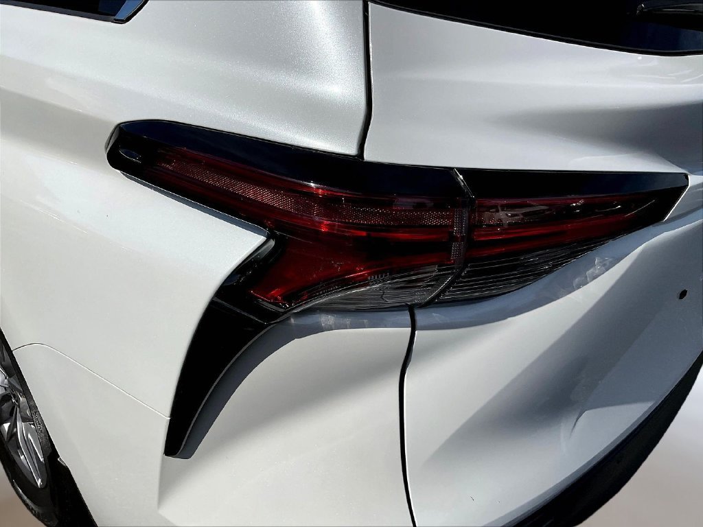 Used 2022 Toyota Sienna XLE FWD image 22