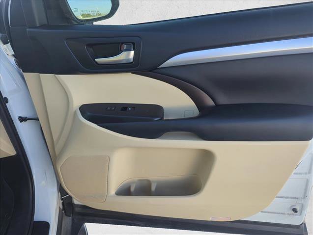 Used 2019 Toyota Highlander XLE FWD image 27