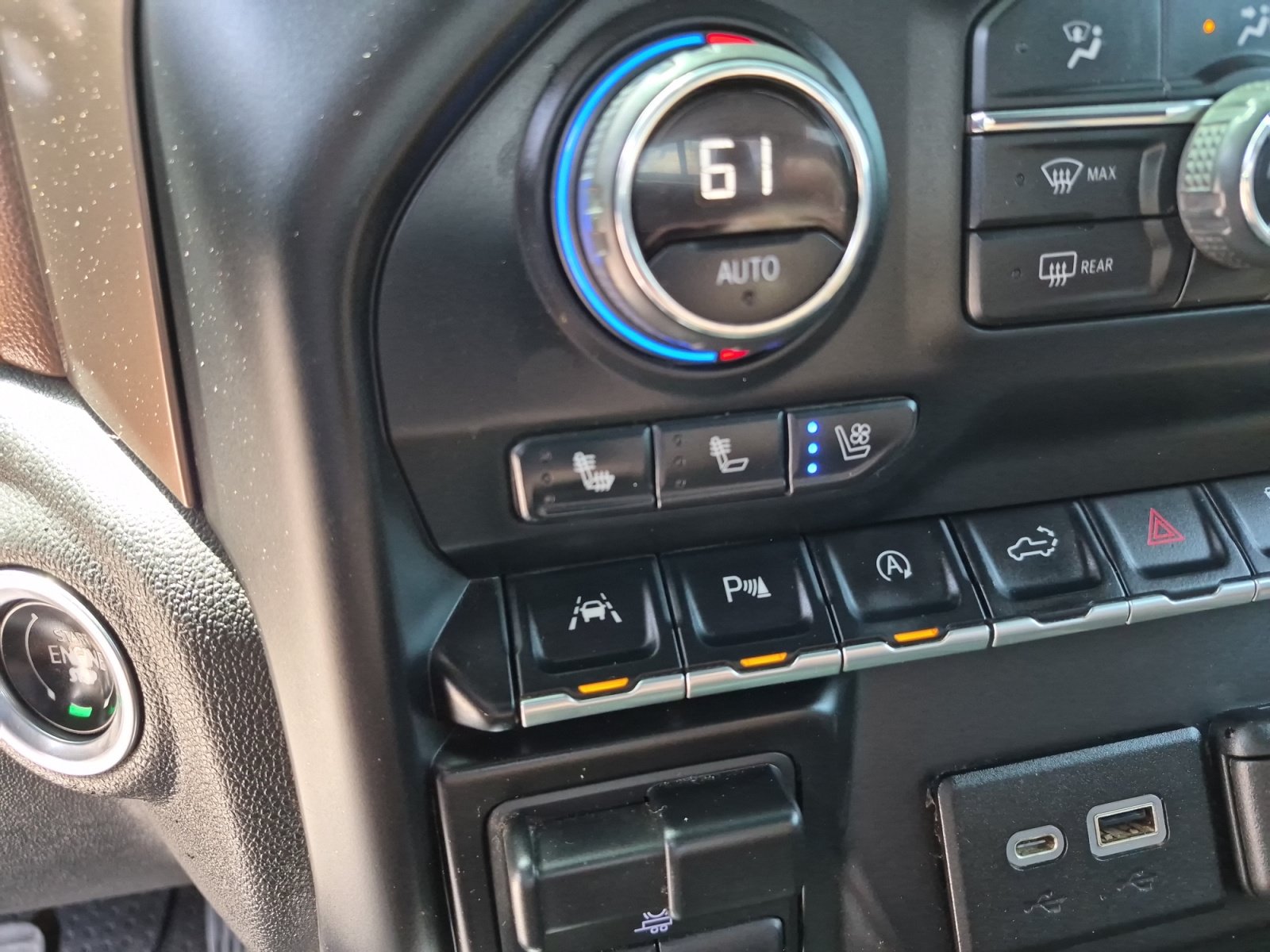 Used 2019 Chevrolet Silverado 1500 High Country w/ Technology Package AWD/4WD image 25