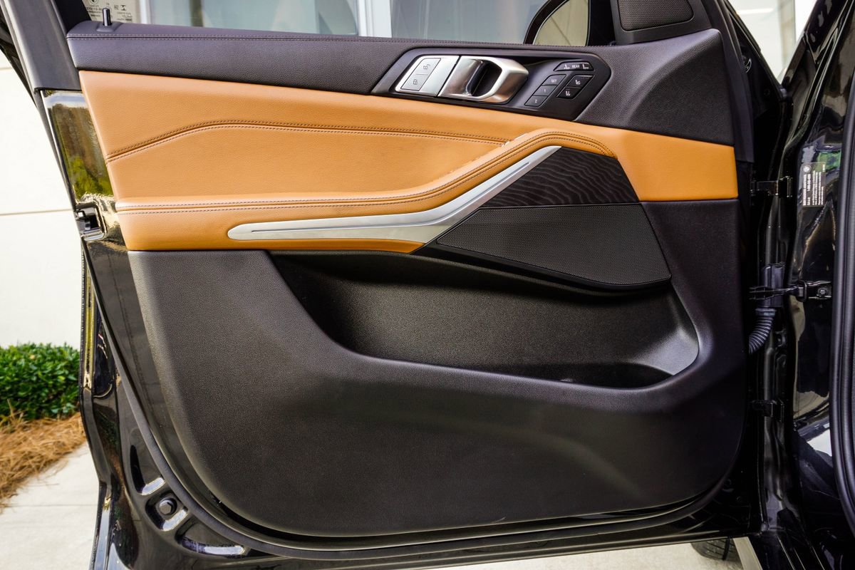 Used 2022 BMW X7 xDrive40i w/ M Sport Package image 32