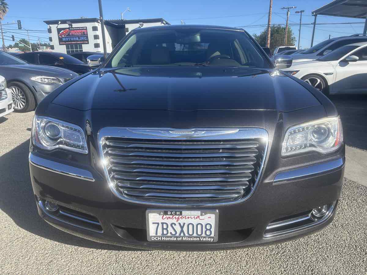 Used 2014 Chrysler 300 C image 5