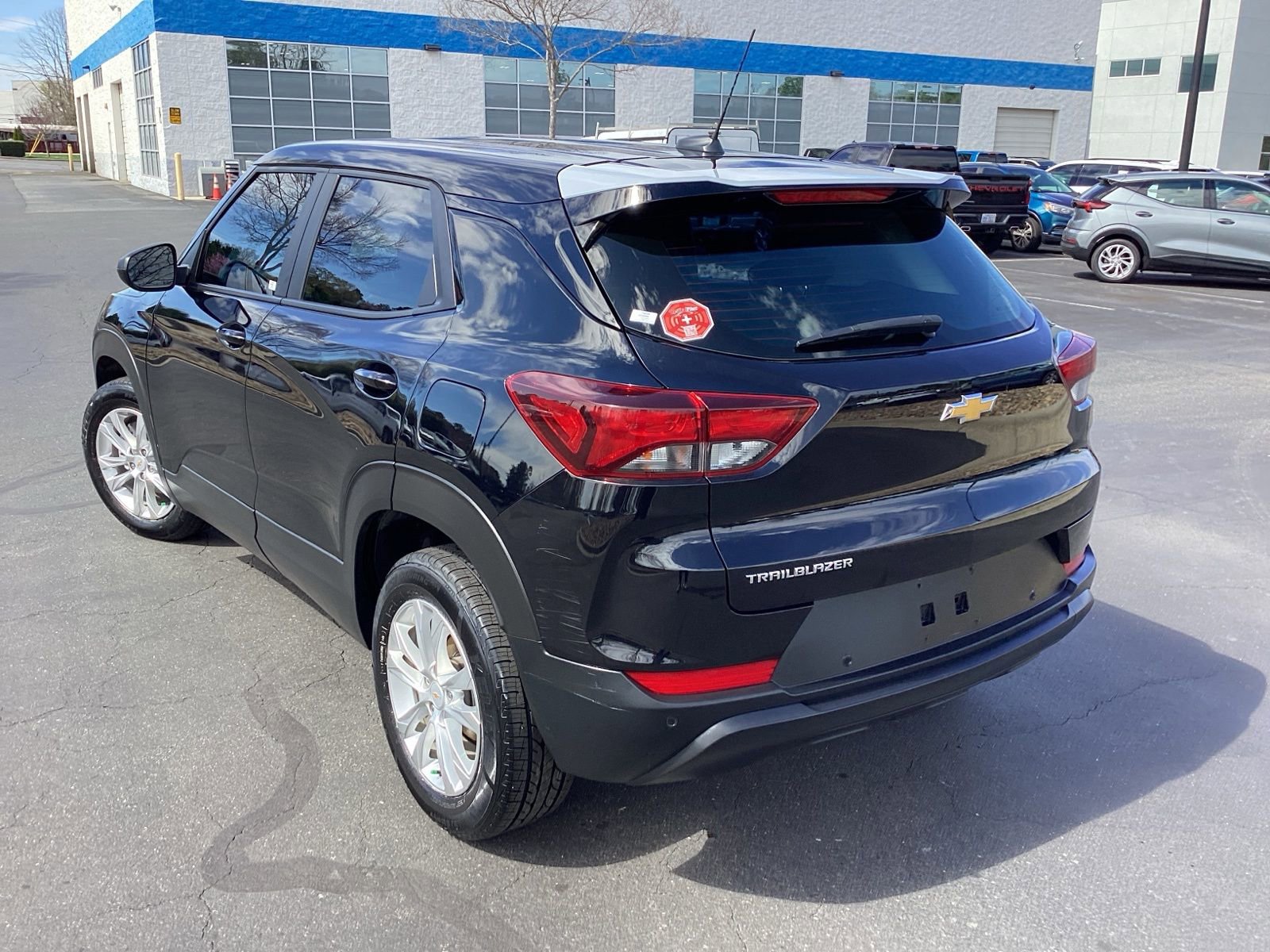 Used 2023 Chevrolet TrailBlazer LS image 2