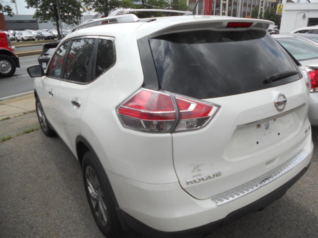 Used 2015 Nissan Rogue SL w/ SL Premium Package image 4