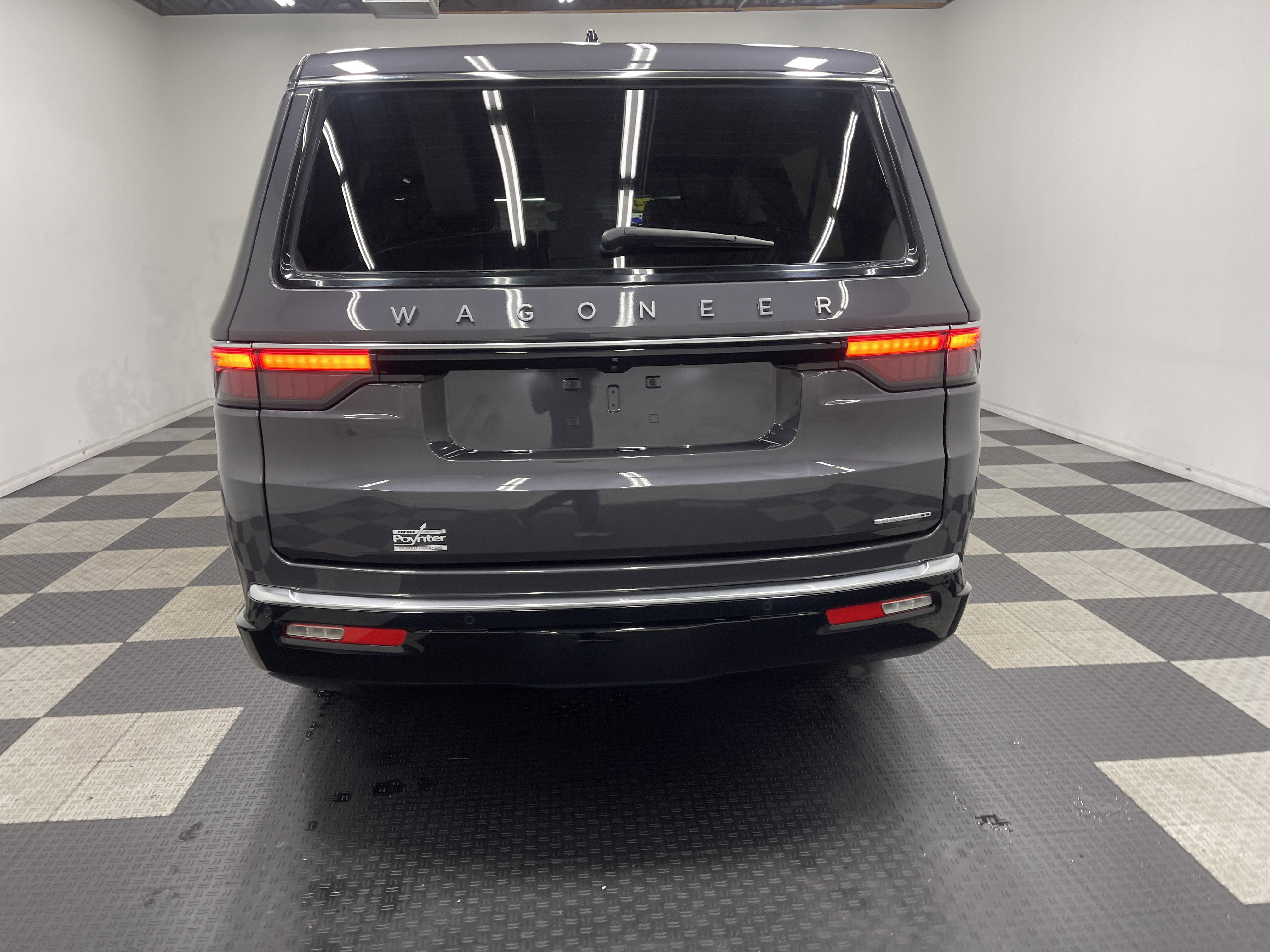 Used 2024 Jeep Wagoneer L Series II w/ Flexible Seating Group image 3