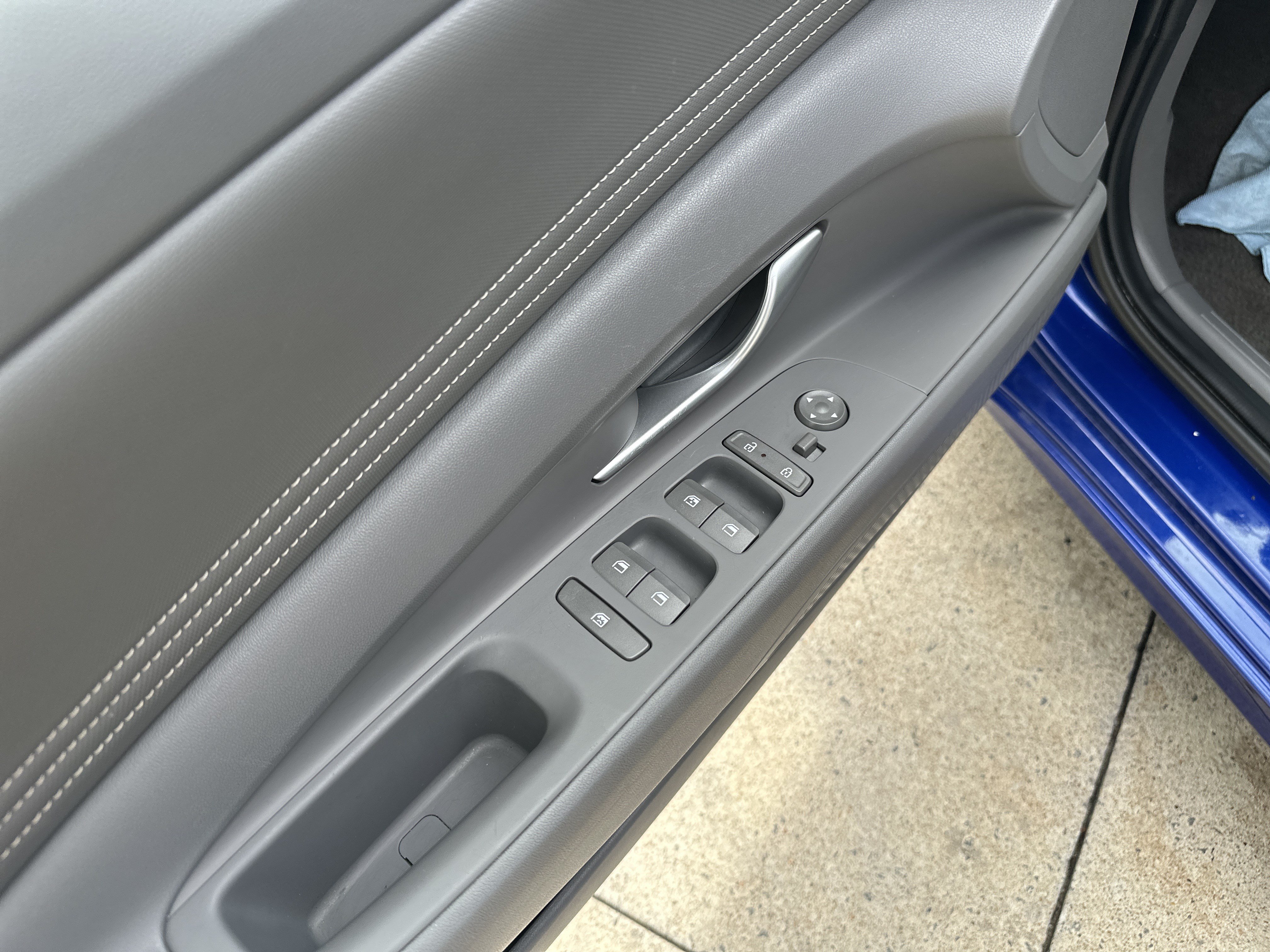 Used 2025 Hyundai Elantra SEL FWD image 14