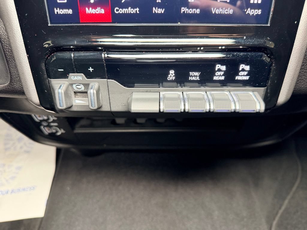 Used 2025 RAM 2500 Big Horn AWD/4WD image 20
