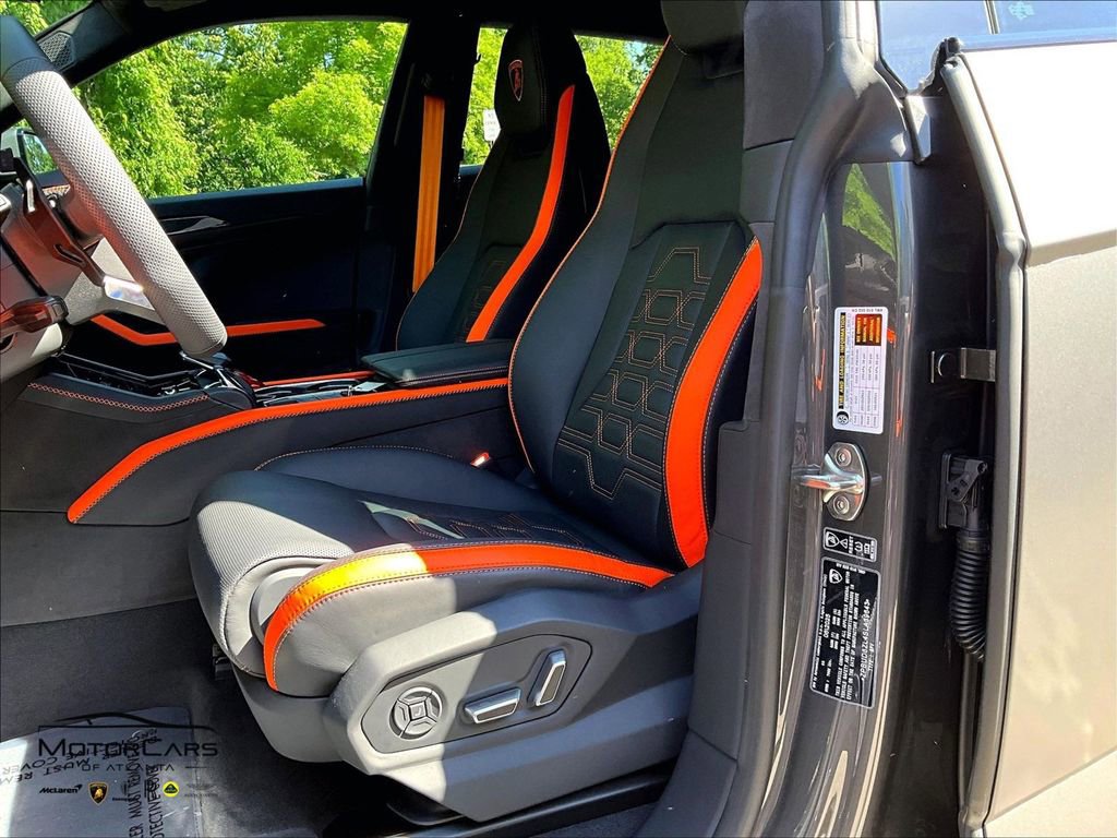 Used 2025 Lamborghini Urus SE image 21