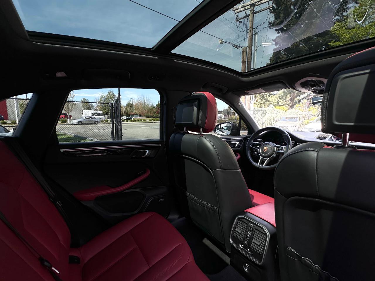 Used 2020 Porsche Macan image 7