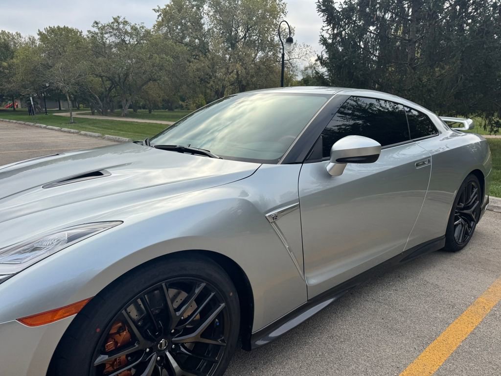 Used 2017 Nissan GT-R Premium w/ Premium Interior Package image 20